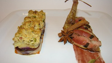 Suprême et cuisse de pigeon roti truffé sous la peau, mille-feuille de légumes oubliés en crumble de mendiants, jus réduit aux épices