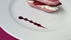 L'éclair, macaron à la fraise
