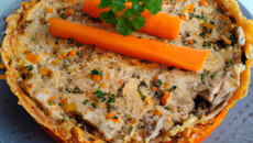 Tourte au poulet mariné aux épices et aux carottes