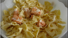 Salade de farfalle au saumon