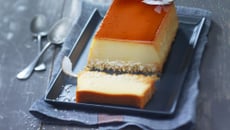 Flan de St Môret® réduit en sel noix de coco et caramel