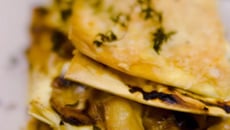 Lasagnes craquantes aux 3 fromages, patate douce & légumes oubliés