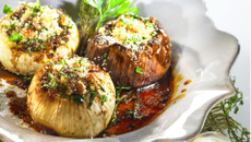 Oignons dorés et farcis