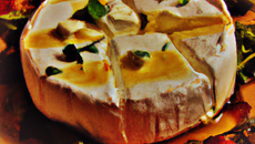 Camembert au four à l'ail et au vinaigre de cidre