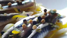 Anchois frais au vinaigre et à l'ail