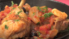 Poulet aux olives et aux tomates