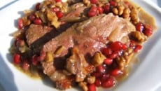 Magret de canard aux noix et aux grenades