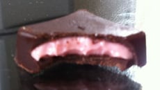 Chocolats noirs et roses