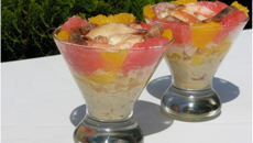 Verrine de crabe et de crevettes au pamplemousse, à l'orange et à l'ananas