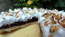 Tarte au chocolat croustillant meringuée