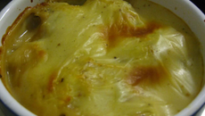 Cocotte gratinée de merlu au fumet de bouchot