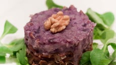 Parmentier de vitelotte, champignons sur son émietté de canard confit