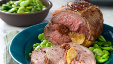 Rôti d’agneau  en croûte de sel de Guérande, citrons confits et figues