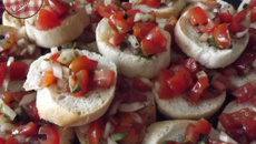 Brushettas tomates basilic