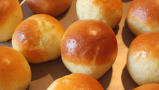 Boules de brioche à la machine à pain