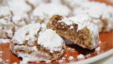 Gheriba aux graines de sésame et aux amandes