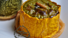 Farcis à la mousse de courgettes, chénopodes et fêta, thym et pignons