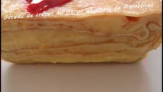 Gâteau de crêpes aux citrons et son coulis de framboises