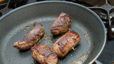 Sauté de chevreuil mariné