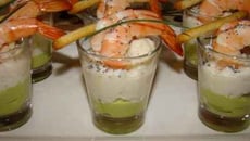 Verrines avocat, crabe, crevettes et pamplemousse