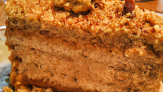 Gâteau léger aux noix et à la châtaigne