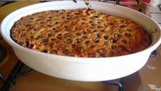 Clafoutis aux framboises et aux pêches