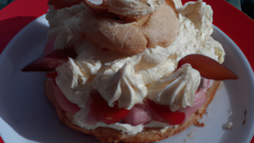 Saint Honoré revisité compotée fraises charlotte citron vert, chantilly vanille