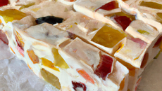 Nougat glacé aux fruits confits et nougatine