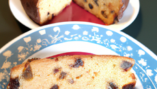 Cake sucré-salé au chèvre et pruneaux