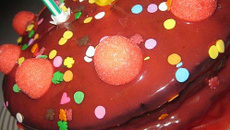 Le gâteau au chocolat à portée des petites mains !