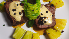 Filet mignon et sa sauce ananas et poivre vert