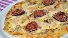 Pizza aux figues, poires et gorgonzola