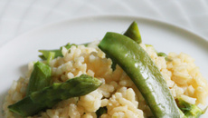 Risotto printanier : asperges et pois gourmands