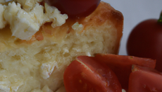 Cake à la feta et tomate cerise