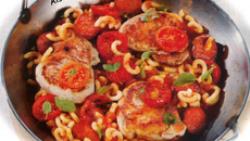 Poêlée d'escalopes de porc aux épices et chorizo