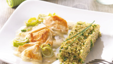 Poulet et poireaux sauce moutarde, quinoa aux herbes
