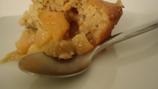 Cobbler pommes et rhubarbe au beurre de cacahuètes