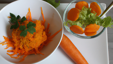 Sorbet carotte à la coriandre, croustillant de vermicelles et salade de carottes à l'orange