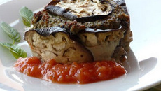 Recette originale de la Charlotte aux aubergines et sa farce à l'agneau, aux champignons et à l'ail