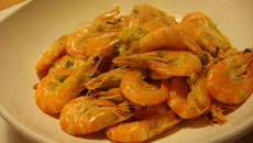 Crevettes flambées au pastis