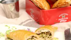 Empanadas au brocoli, roquefort et amandes