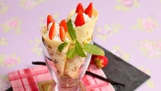 Cornets pistache fraises chantilly vanillée au mascarpone