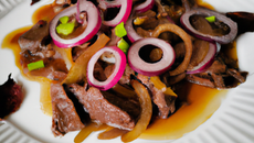 Émincé de bœuf aux oignons à la mode chinoise