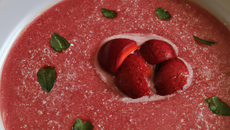 Soupe aux fraises épicées