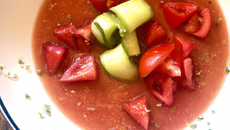 Gaspacho fraise melon tomate à l'ail