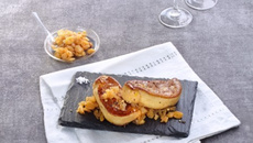 Foie gras poêlé, chutney d'oignon et vinaigre balsamique