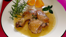 Chapon au miel, au muscat et au lard