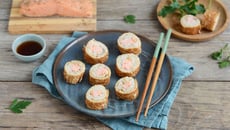 Makis de crêpes au riz et au saumon mi-cuit aux herbes aromatiques MOWI Traiteur