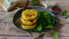 Galette de polenta à la fourme d'Ambert et au speck