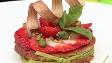 Tartelettes aux fraises à et la rhubarbe